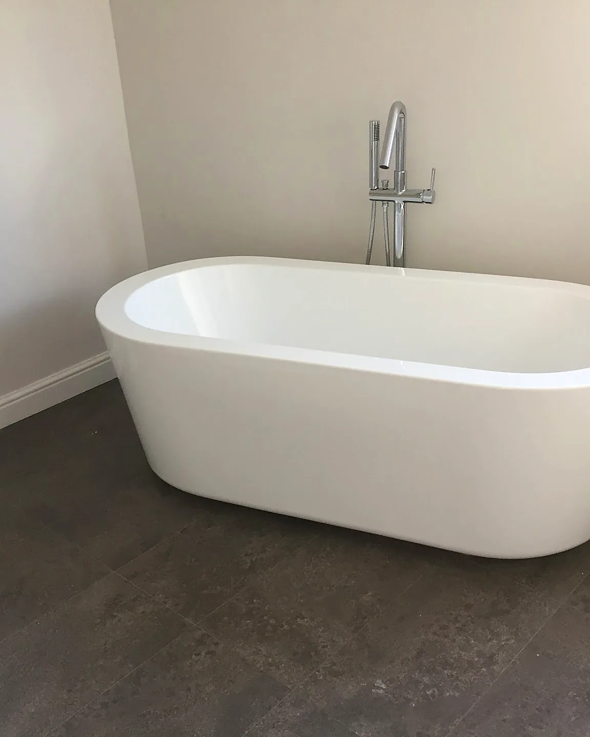 Freestanding bath & basin